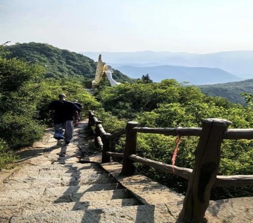 刺迷千千萬文班修行照是一位馬刺球迷的僧人所拍攝
