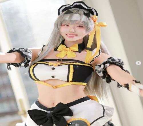 Faker美女粉丝晒COS照:这身材简直有点顶!