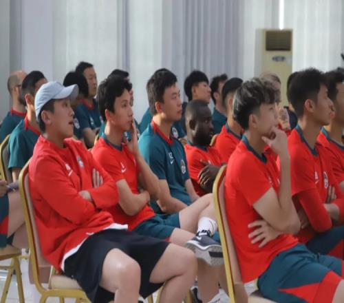 河南俱樂部一線隊召開內部會議，加強制度管理與心理建設