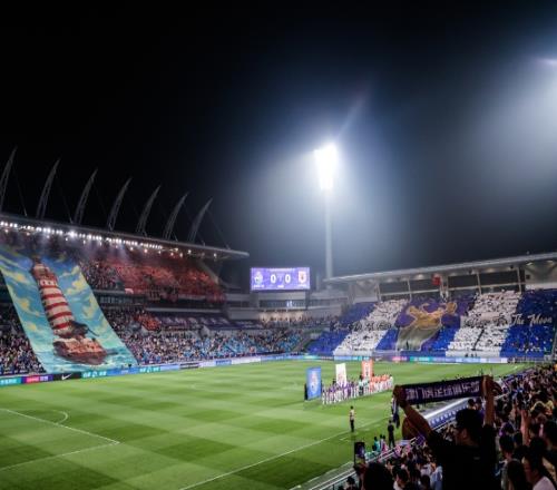 津門虎vs泰山賽前TIFO：天津民園廣場足球雕像與天津港大沽燈塔