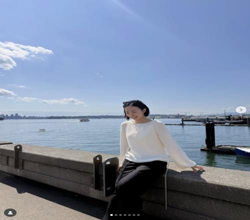 LCK主持裴惠智晒照：在温哥华的海边散步！