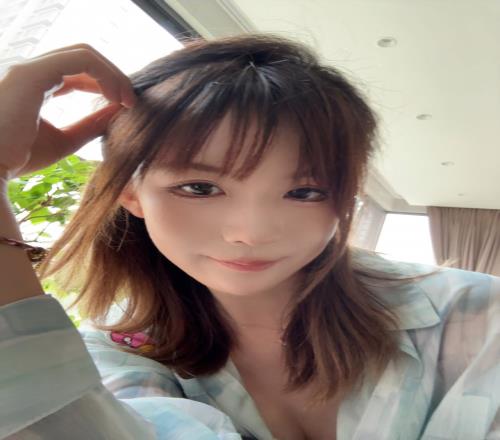 LPL女解說瞳夕曬出自拍：“糟糕是的感覺”