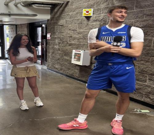 BR女記者曬出與弗拉格的合影：這是我的“歡迎來到NBA”時刻