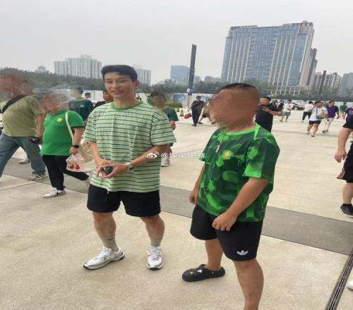 為老東家加油！巴頓抵達(dá)工體現(xiàn)場(chǎng)觀戰(zhàn)國(guó)安vs申花