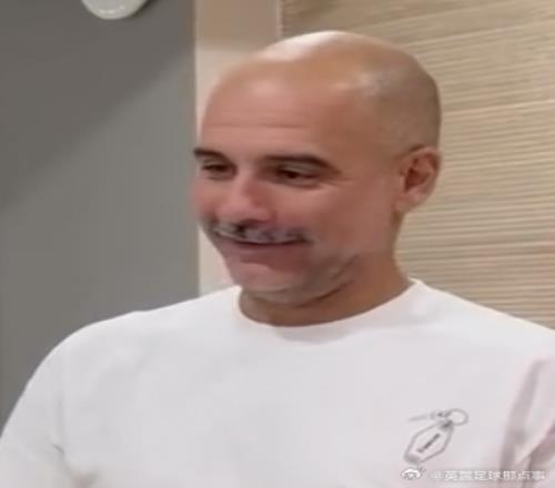 瓜迪奧拉留起了小胡子