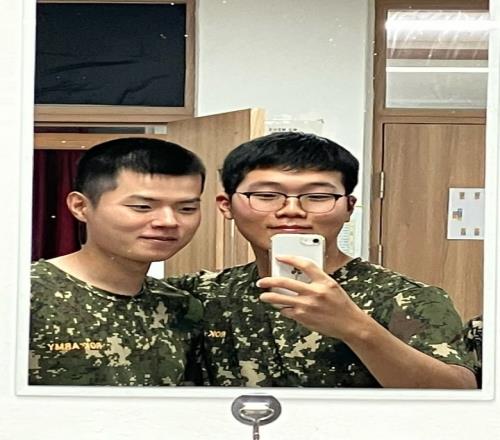 韓網(wǎng)流出Deft服兵役近照：依舊短發(fā)寸頭，身材倒是沒有瘦