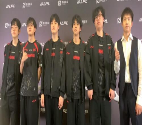 JDG賽后群訪教練：不論對手是誰都要先解決自己的問題