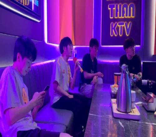 AL分享選手K歌視頻：長(zhǎng)得丑活得久那首歌叫什么