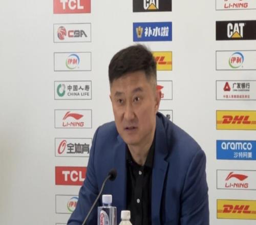 杜鋒：徐杰已前往醫(yī)院拍片檢查我與曾凡博互相喜歡愿他遠離傷病