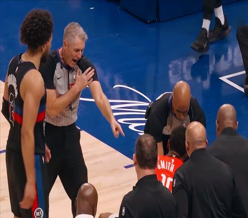 力克第1！止4連勝，火箭背靠背苦戰(zhàn)：杜蘭特孤膽英雄，申京遭痛批