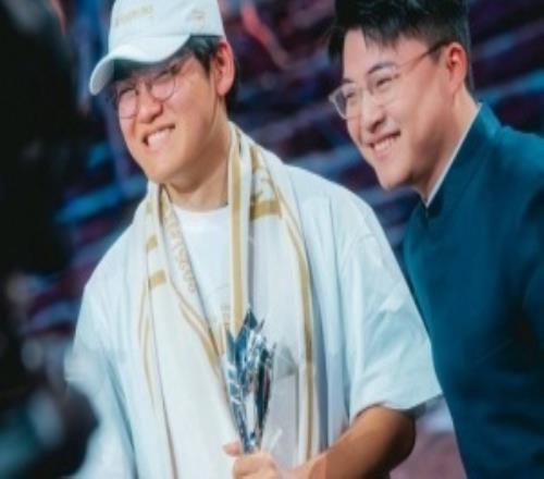 Gumayusi：能由中國最偉大的下路選手Uzi為我頒發(fā)FMVP非常有意義他一直是我的榜樣