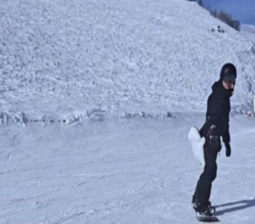 JackeyLove更新滑雪整活：醫生告訴我要多運動(dòng)我建議，滑著(zhù)走