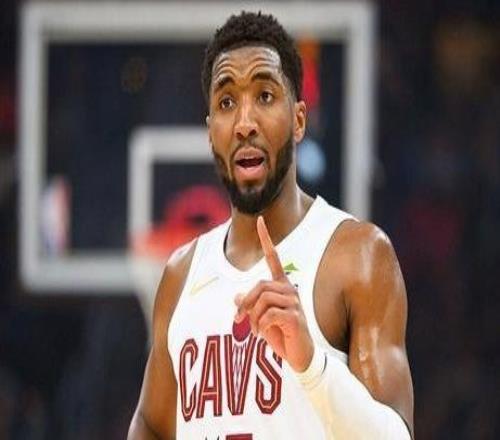 布克32分克利夫蘭騎士在主場以129113輕取菲尼克斯太陽