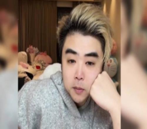 愛笑：看看LCKFaker都全年無休有一個好榜樣在前面向T1學(xué)習(xí)！