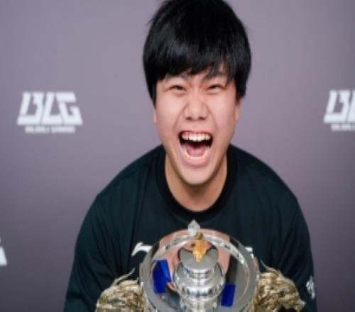 第一日微博！shad0w更新動態(tài)：電競?cè)Τ宋疫€有其他羽毛球高手嗎