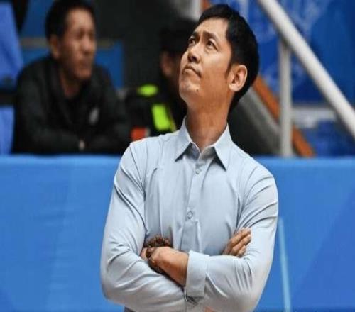 唉！輸?shù)箶?shù)第二7分，贏倒數(shù)第一2分，45歲少帥，把強(qiáng)隊帶成了魚腩