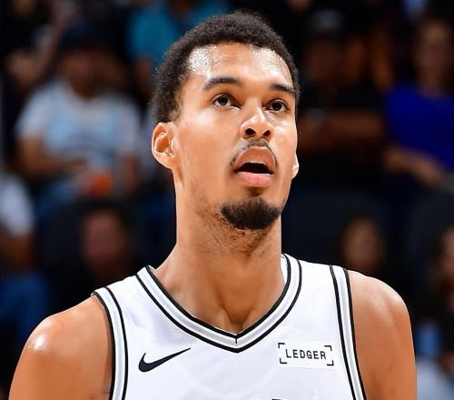 38分12板5助5帽5三分！就在今天，2項前無古人的紀錄被文班達成了