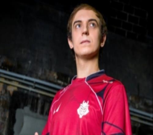 G2官推分享隊(duì)員定妝照并配文：還有一周我們就回來了