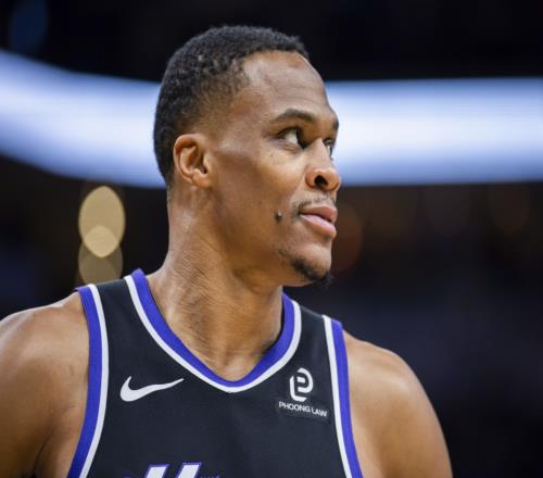 就在今天，37歲的威少又暴走，書(shū)寫(xiě)79年NBA史無(wú)前例的紀錄