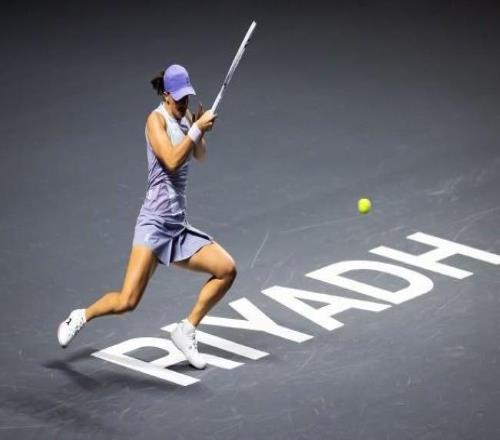 萊巴金娜21送蛋逆轉斯瓦泰克，收獲年終總決賽兩連勝