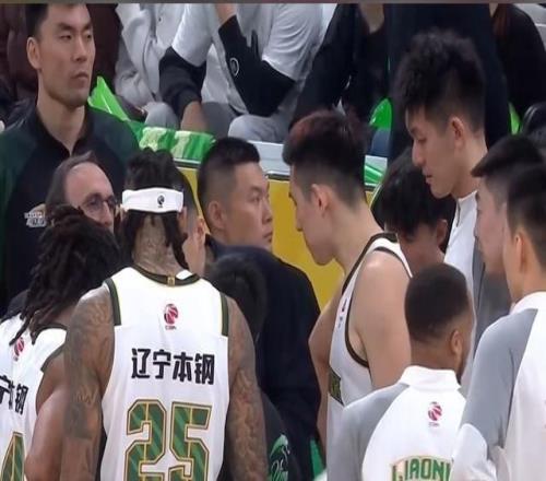 遼寧男籃遭3連?。∧m德場均2.3分7.6板多項(xiàng)數(shù)據(jù)創(chuàng)造生涯新低