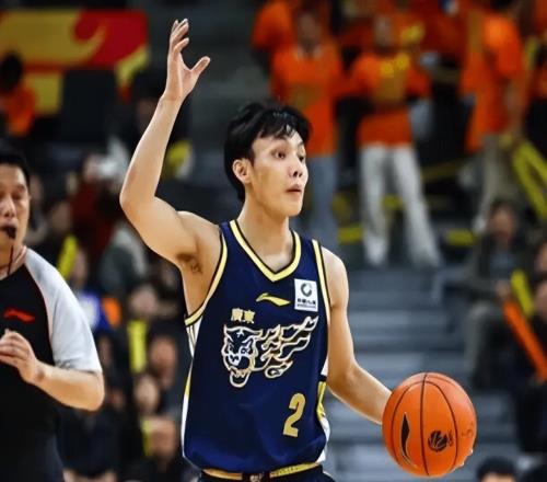 廣東男籃6分險勝！徐杰22+8，王少杰被罵，他成球隊最大隱患