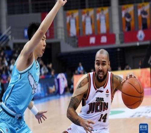 CBA常規(guī)賽：青島嶗山啤酒勝吉林長白山恩都里