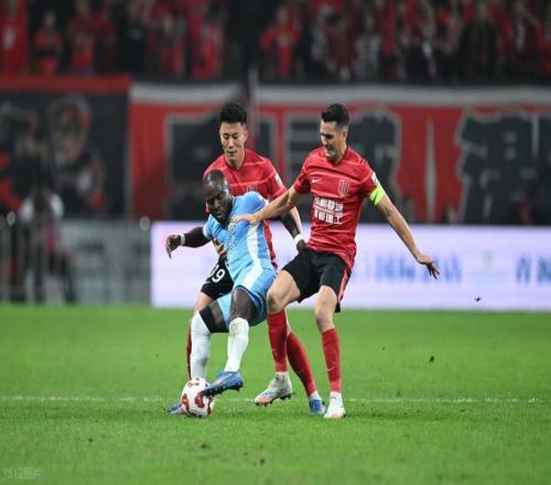 球迷歧視河南外援！蓉城遭中足聯(lián)重罰：罰款50萬+部分看臺空場1場