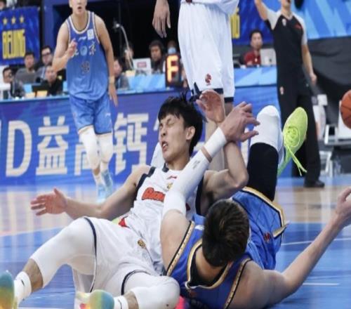 杜鋒：徐杰軟組織挫傷還需觀察，奎因大腿拉傷還需一周恢復(fù)