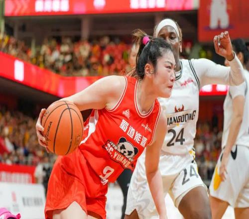 李夢(mèng)告別WCBA！球迷：20多歲巔峰時(shí)躺平，30多歲不好找工作才留洋