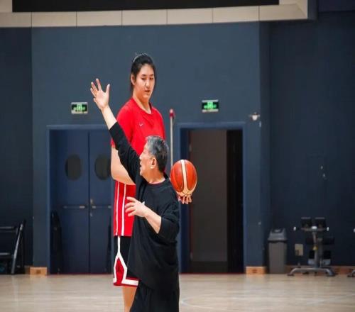 WCBA首秀正負值全隊最低，張子宇未來(lái)路還長(cháng)