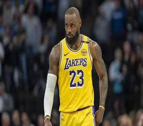 再休一場將無緣賽季末評獎，官方：詹姆斯缺陣今日對馬刺一戰(zhàn)