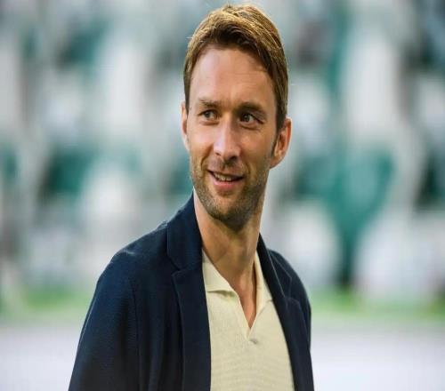 黑爾默斯認同藥廠(chǎng)管理層的決定，滕哈赫上崗的時(shí)候沒(méi)有考慮清楚