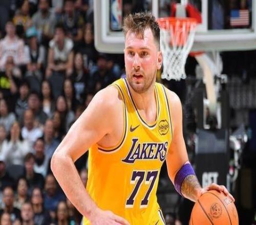 東契奇：詹姆斯缺陣我們難以和對手抗衡但我為隊(duì)友們感到驕傲