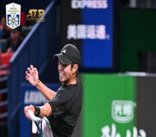 梅德韋杰夫21艱難擊敗勒納錢，躋身上海大師賽男單八強(qiáng)