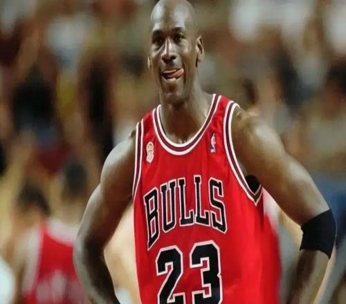 喬丹十個(gè)得分王和詹姆斯四萬分哪個(gè)更難呢