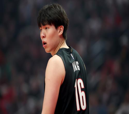 劉維偉點(diǎn)評(píng)愛(ài)徒楊瀚森：NBA首秀非常成功被隔扣可能是常態(tài)