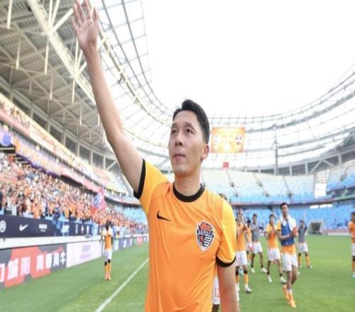 張衛已成自由身球員，申花可以考慮免簽他入隊，能力比王世龍強