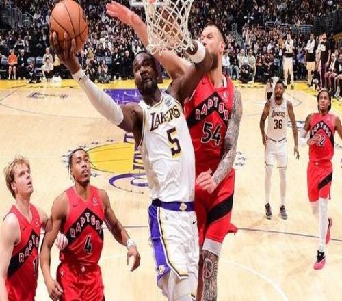 艾頓成湖人隊史第四位單場25+10且投籃命中率100%的球員