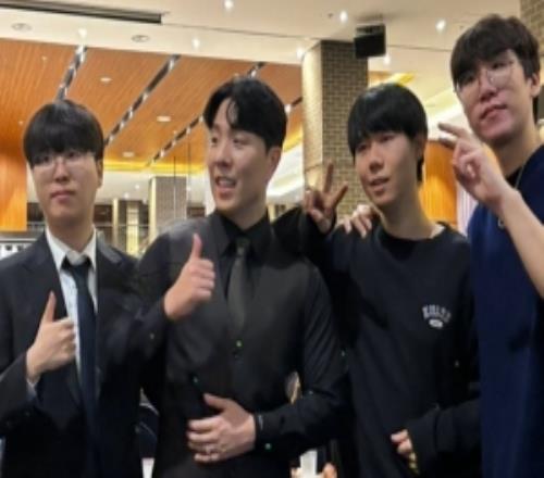 Lehends更新和KiinRulerhelper合照：恭喜結(jié)婚