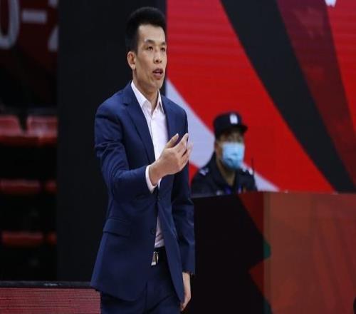 解立彬：球隊與CBA強(qiáng)隊存在差距但我們時刻準(zhǔn)備著等待機(jī)會到來