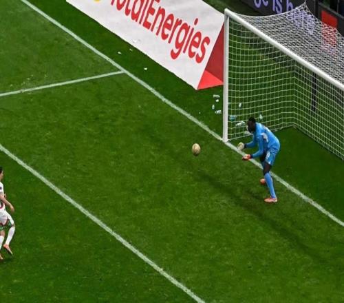 非洲杯決賽罰丟勺子點(diǎn)球，皇馬球星遭受死亡威脅