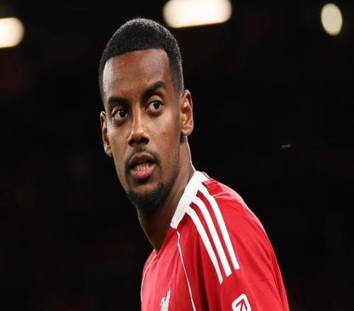 利物浦官方：伊薩克腳踝受傷且腓骨骨折，已經(jīng)完成手術(shù)