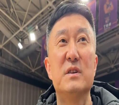 廣東傷情！徐杰輕微訓練缺席12場(chǎng)，奎因投籃也缺席，杜鋒直指難