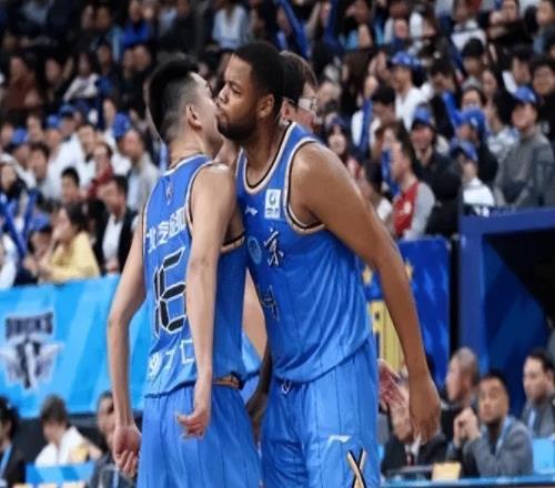 北京虐廣東！曾凡博+雙外轟61分，周琦趙睿劃水，薩姆納空砍31分