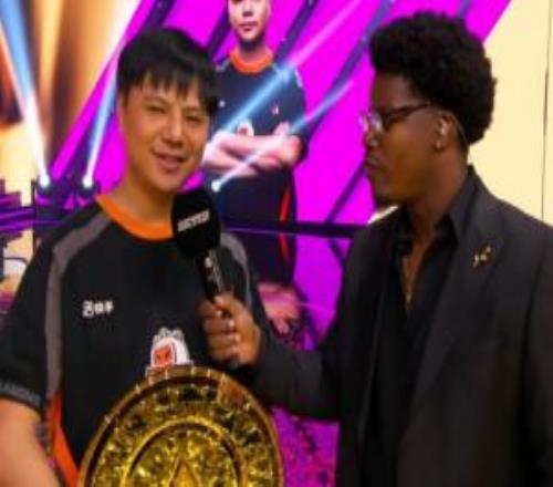 36歲衛(wèi)冕EWC！Xiaohai：我還沒老還能打！希望更多年輕人加入