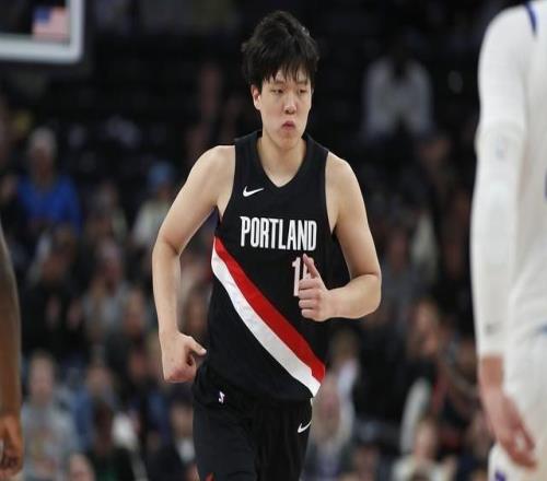 NBA新賽季打響，楊瀚森將迎首秀，美媒：這名來(lái)自中國(guó)的中鋒有望成為“進(jìn)攻樞紐”