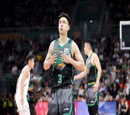 復(fù)出就見效！趙繼偉砍下24+7，3名隊(duì)友被激活，莫蘭德不再消極