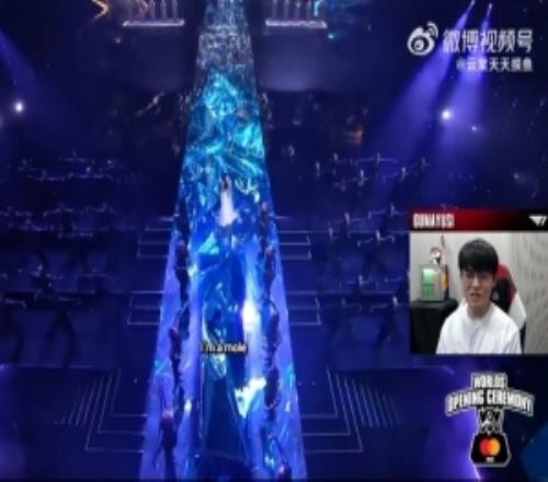 Gumayusi：因?yàn)橄嗪崭缫谧詈蟪鰣?，就變成我在C位了，很開心