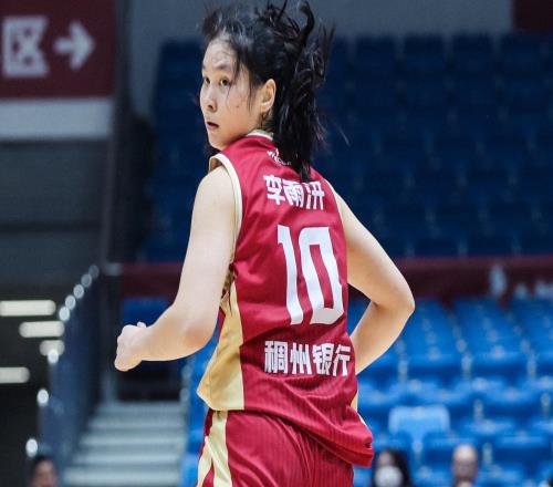 轟26+10！中國女籃19歲1米82前鋒崛起：宮魯鳴用她當(dāng)李夢替身